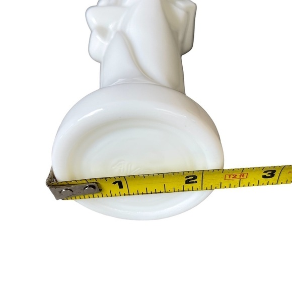 Avon White Floral Bud Vase Perfume Bottle - Picture 10 of 10